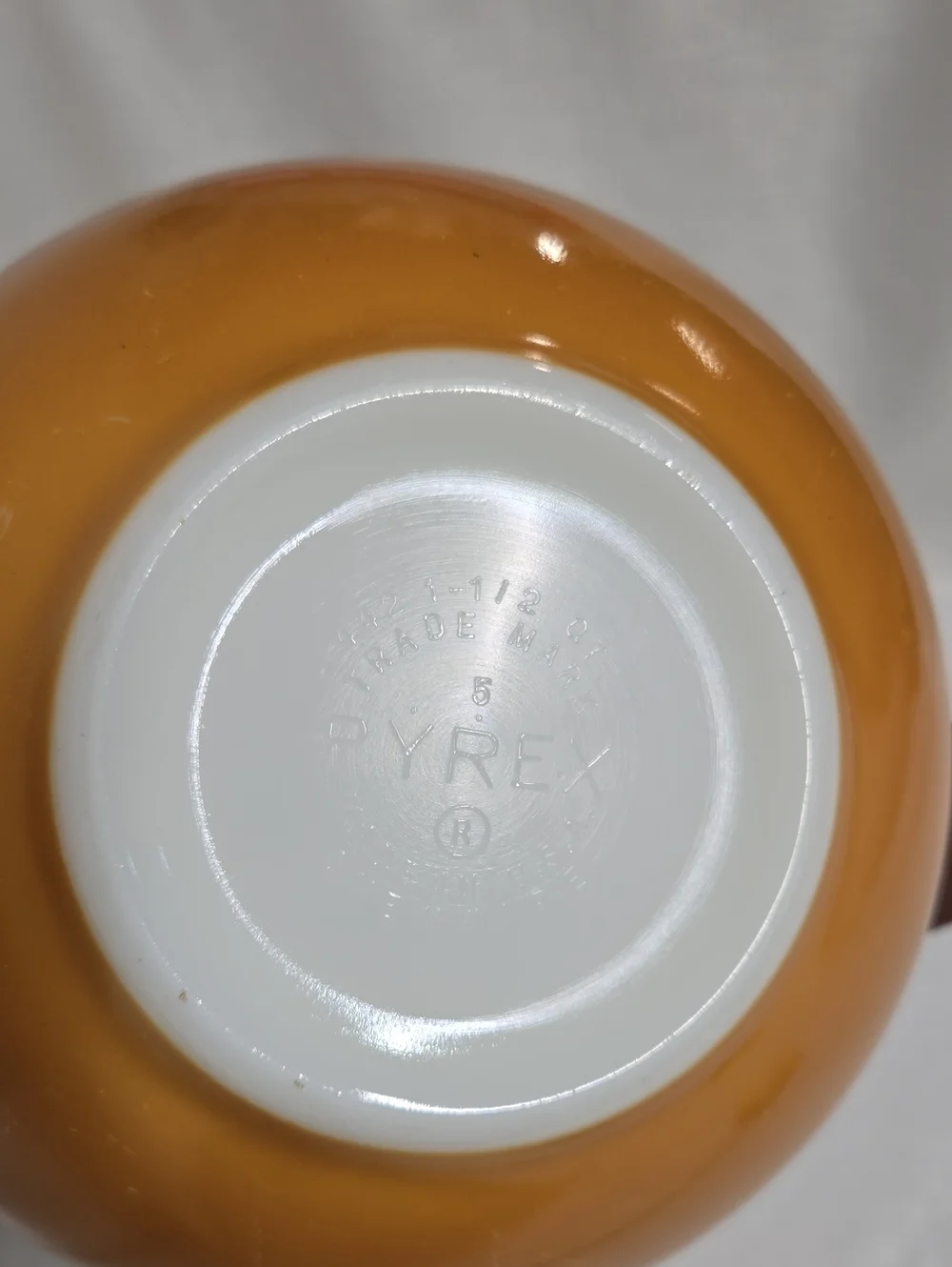 Pyrex vintage mixing
